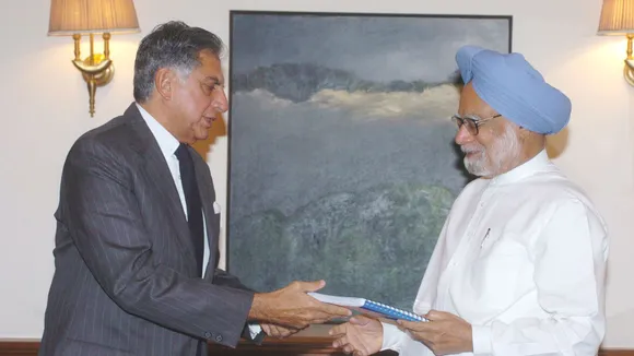 Manmohan Singh and Ratan Tata (Picture courtesy- Wikimedia Commons)