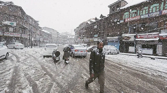 Light snow in kashmir
