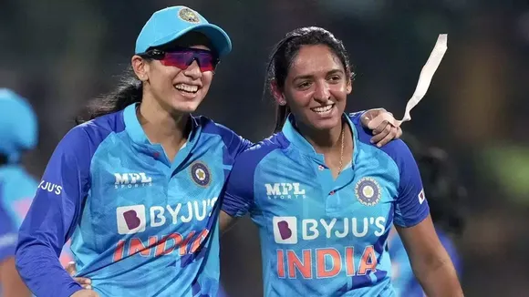 Smriti Mandhana Harmanpreet Kaur.jpg
