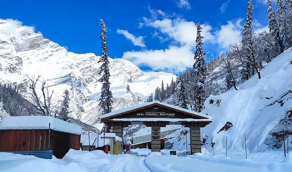 Snowfall in Rohtang Atal tunnel Himachal