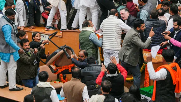 AAP, BJP clash in MCD house