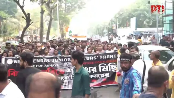 Bengal junior doctors hold march to CBI office in Salt Lake