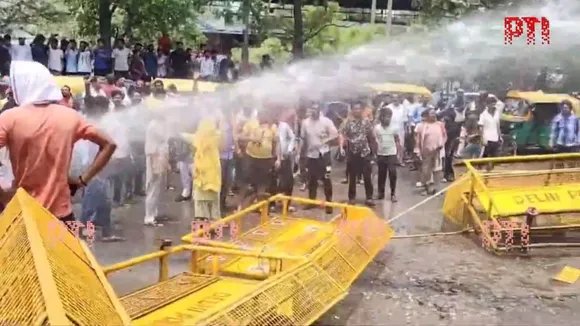 Delhi Police uses water cannon to disperse BJP workers protesting against water shortage