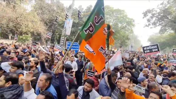 BJP protests against Arvind Kejriwal's corruption