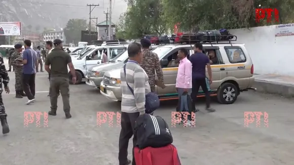 A fresh batch of pilgrims leaves from Srinagar's Pantha Chowk for the holy shrine.