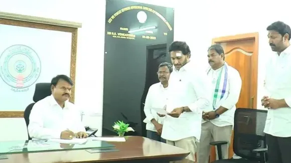 Y S Jagan Mohan Reddy files nomination
