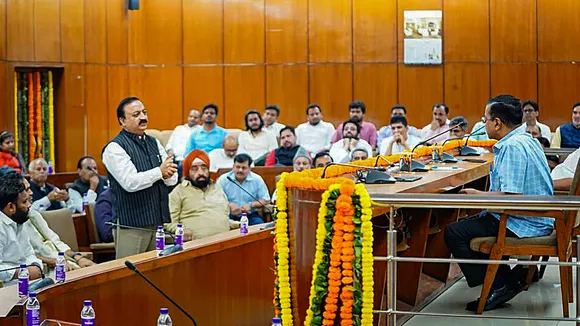 Arvind Kejriwal at meeting over ED summons