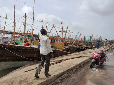 Salaya Gujarat Cyclone.jpg