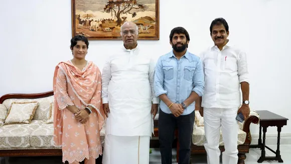 Vinesh Phogat, Mallikarjun Kharge, Bajrang Punia and KC Venugopal