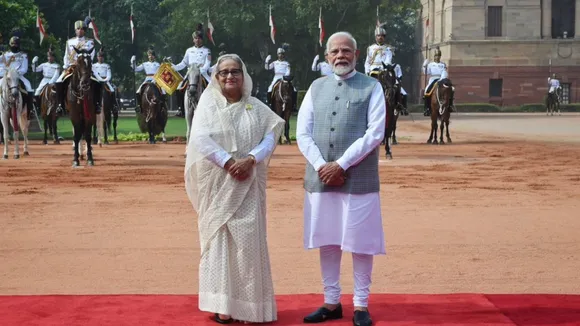 Prime Minister Narendra Modi held extensive talks with his visiting Bangladeshi counterpart Sheikh Hasina at the forecourt of Rashtrapati Bhavan on Saturday