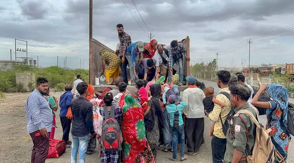 gujarat cyclone evacuation.jpg