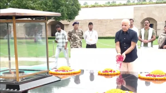 AAP leader Manish Sisodia and other party leaders pay tribute to Mahatma Gandhi at Rajghat in Delhi.