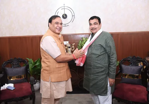 Himanta bisma sarma Nitin Gadkari.jpg