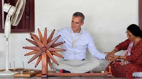 Eric Garcetti Sabarmati Ashram.jpg