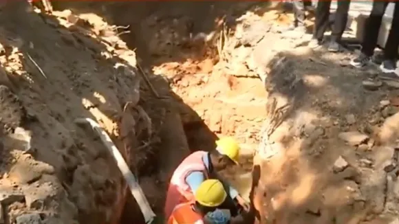 Leaking water pipeline in Vasant Kunj