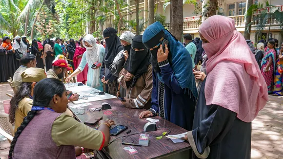 Rush of women for opening saving accounts at the GPO following a false rumour that the postal department is depositing Rs 8,000 in every single account opened under India Post Payment Bank (IPPB), in Bengaluru, Wednesday, May 29, 2024
