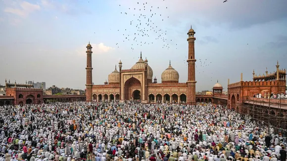 Devotees offer namaz at the Jama Masjid on the occasion of the Eid-ul-Fitr festival, in New Delhi, Thursday, April 11, 2024