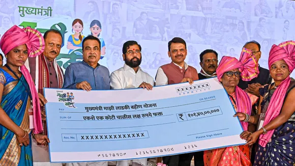 Union Minister Nitin Gadkari, Maharashtra Chief Minister Eknath Shinde, and others during the inauguration of phase-two of Mukhyamantri Majhi Ladki Bahin scheme, in Nagpur, Saturday, Aug. 31, 2024.