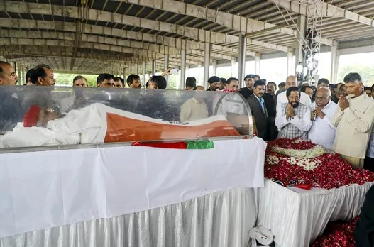 TDP chief N Chandrababu Naidu pays his last respects to Samajwadi Party founder Mulayam Singh Yadav, in Saifai