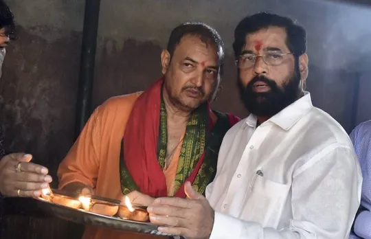 Eknath Shinde performing Aarti at Kamakhya Devi temple