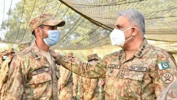 Pakistan Army chief lauding troops at LoC