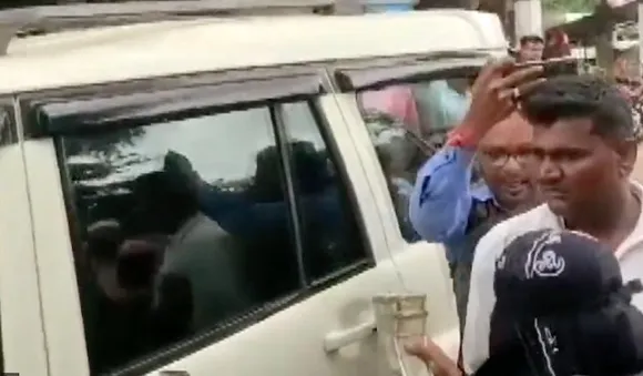 Kin of Bagalkote riot victim throws compensation money on Siddaramaiah's convoy, seeks justice
