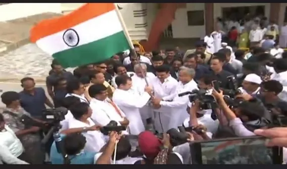 MK Stalin presenting tricolour to Rahul Gandhi