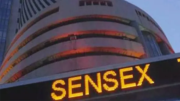 Sensex, Nifty close almost flat; IT stocks weigh