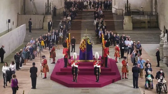 Queue for queen's coffin 'paused' as wait hits 14 hours