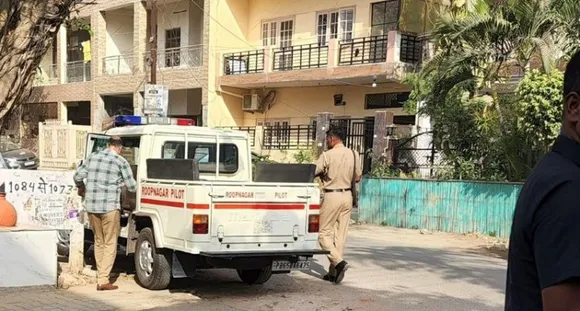 Punjab Police at Kumar Vishwas's residence.