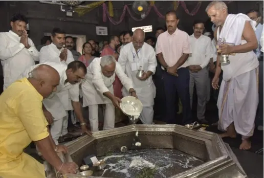 Nitish Kuamr at Vishnupad Temple in Gaya