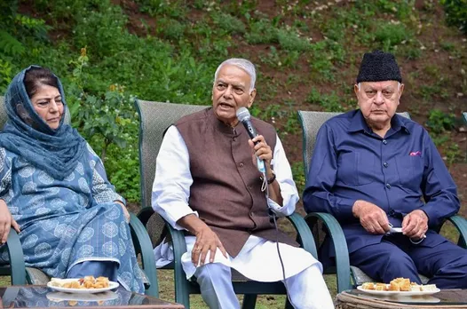 Combined Opposition Parties presidential candidate Yashwant Sinha with President of J&K National Conference Farooq Abdullah and PDP President Mehbooba Mufti, in Srinagar, July 9