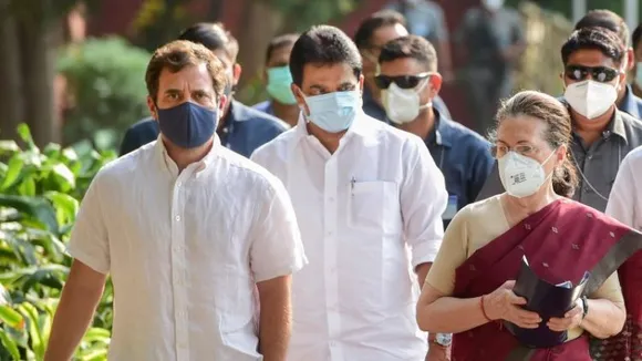 Rahul Gandhi with Sonia Gandhi (File photo)