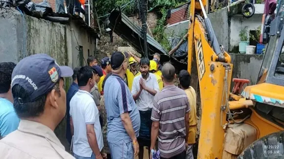 Dehradun house under debris (Image Credit: AajTak)