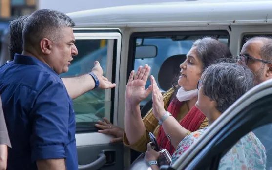 Teesta Setalvad being detained 