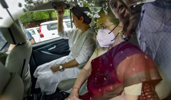 Sonia Gandhi with Priyanka Gandhi Vadra on her way to ED office