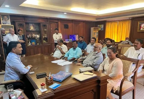 Goa Chief Minister Pramod Sawant with Congress MLAs