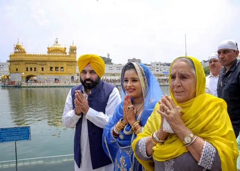 Punjab Chief Minister Bhagwant with his wife Gurpreet Kaur and mother offers prayers during his visit to Golden Temple, in Amritsar