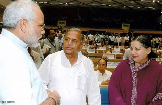 Narendra Modi shared image with Mulayam Singh Yadav on his Twitter handle