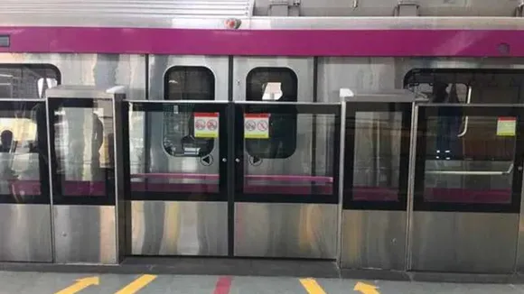 delhi metro platform screen doors02