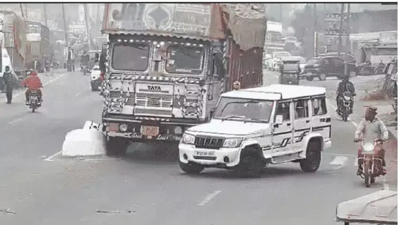 TRUCK OVERTURN ON BOLERO AT RAMPURA