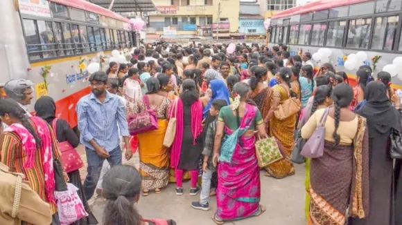 ವೀಕೆಂಡ್​ನಲ್ಲಿ ಸರ್ಕಾರಿ ಬಸ್​ಗಳು ಫುಲ್​.. ಮೆಜೆಸ್ಟಿಕ್​​ ನಿಲ್ದಾಣ ಫುಲ್​ ರಶ್​!