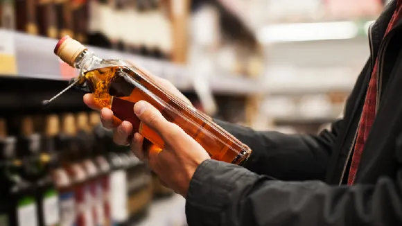 ಮದ್ಯ ಪ್ರಿಯರಿಗೆ ಗುಡ್ ನ್ಯೂಸ್! ಇಂದಿನಿಂದ ಎಣ್ಣೆ ಮೇಲಿನ ಬೆಲೆ ಶೇ.15-25ರಷ್ಟು ಇಳಿಕೆ ಸಾಧ್ಯತೆ