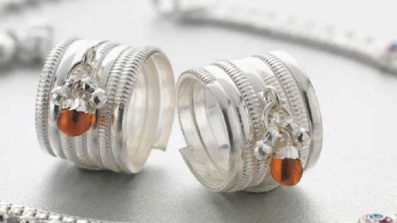 Gold Rate: ಚಿನ್ನದ ಜೊತೆಗೆ ಬೆಲೆ ಹೆಚ್ಚಿಸಿಕೊಂಡ ಬೆಳ್ಳಿ.. ಬಂಗಾರ ಬಲು ದುಬಾರಿ