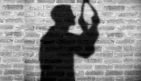 ಹೆಂಡತಿಯನ್ನು ಗುಂಡಿಕ್ಕಿ ಕೊಂದು ಆತ್ಮಹತ್ಯೆ ಮಾಡಿಕೊಂಡ ಪತಿ.. ಹಾಸನದಲ್ಲೊಂದು ಬೆಚ್ಚಿ ಬೀಳಿಸುವ ಘಟನೆ