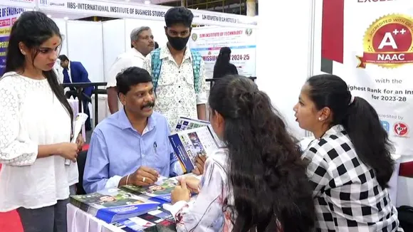 ಕರ್ನಾಟಕದ ಅತಿದೊಡ್ಡ ಎಜುಕೇಷನಲ್​ ಎಕ್ಸ್​ಪೋ; ವಿದ್ಯಾರ್ಥಿಗಳು, ಪೋಷಕರಿಂದ ಉತ್ತಮ ರೆಸ್ಪಾನ್ಸ್!​