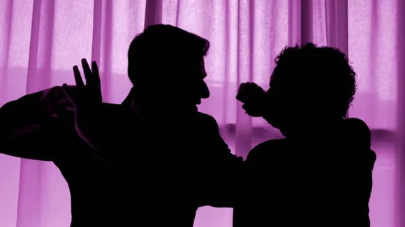 ಕುಡಿದ ಮತ್ತಿನಲ್ಲಿ ಪತ್ನಿಯ ಕೊಲೆ.. ಕೊಡಲಿಯಿಂದ ಕೊಚ್ಚಿ ಕೊಲೆಗೈದು ಅಲ್ಲೇ ನಿದ್ರಿಸಿದ ಪತಿ