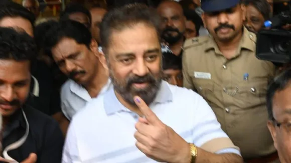PHOTOS: ಮತದಾನ ಮಾಡುವ ಮೂಲಕ ಹಕ್ಕು ಚಲಾಯಿಸಿದ ಸೆಲೆಬ್ರಿಟಿಗಳು.. ನೀವೂ ತಪ್ಪದೇ ಮತದಾನ ಮಾಡಿ