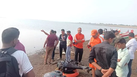 ಅಯ್ಯೋ.. ಇದೆಂಥಾ ದುರ್ಘಟನೆ.. ದೋಣಿ ಮುಳುಗಿ 6 ಜನ ನಾಪತ್ತೆ