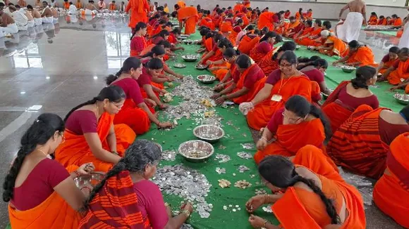 ರಾಯರ ಮಠದಲ್ಲಿ ನಡೆಯುತ್ತಿದೆ ಹುಂಡಿ ಎಣಿಕೆ ಕಾರ್ಯ.. 29 ದಿನಗಳಲ್ಲಿ ಎಷ್ಟು ಕೋಟಿ ಸಂಗ್ರಹವಾಗಿದೆ ಗೊತ್ತಾ?